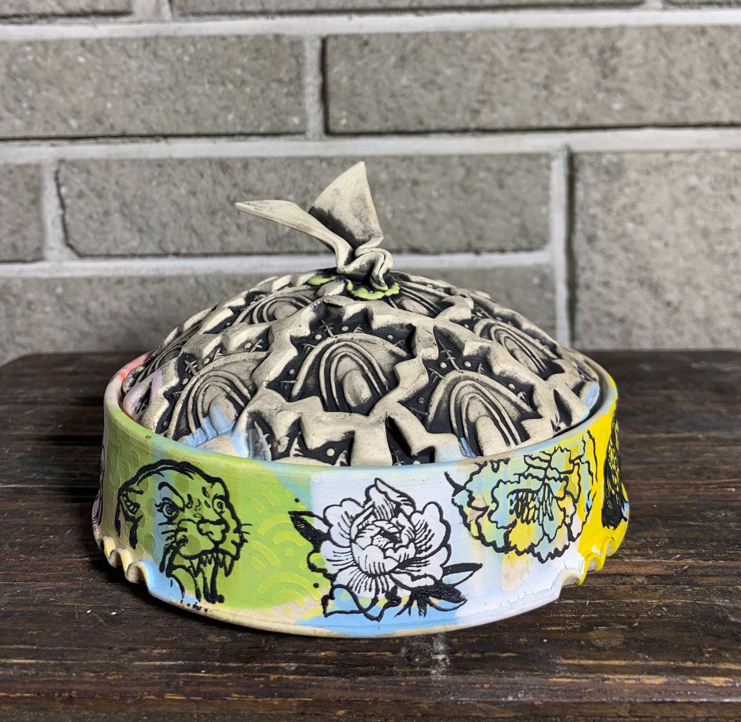 6” lidded ash tray