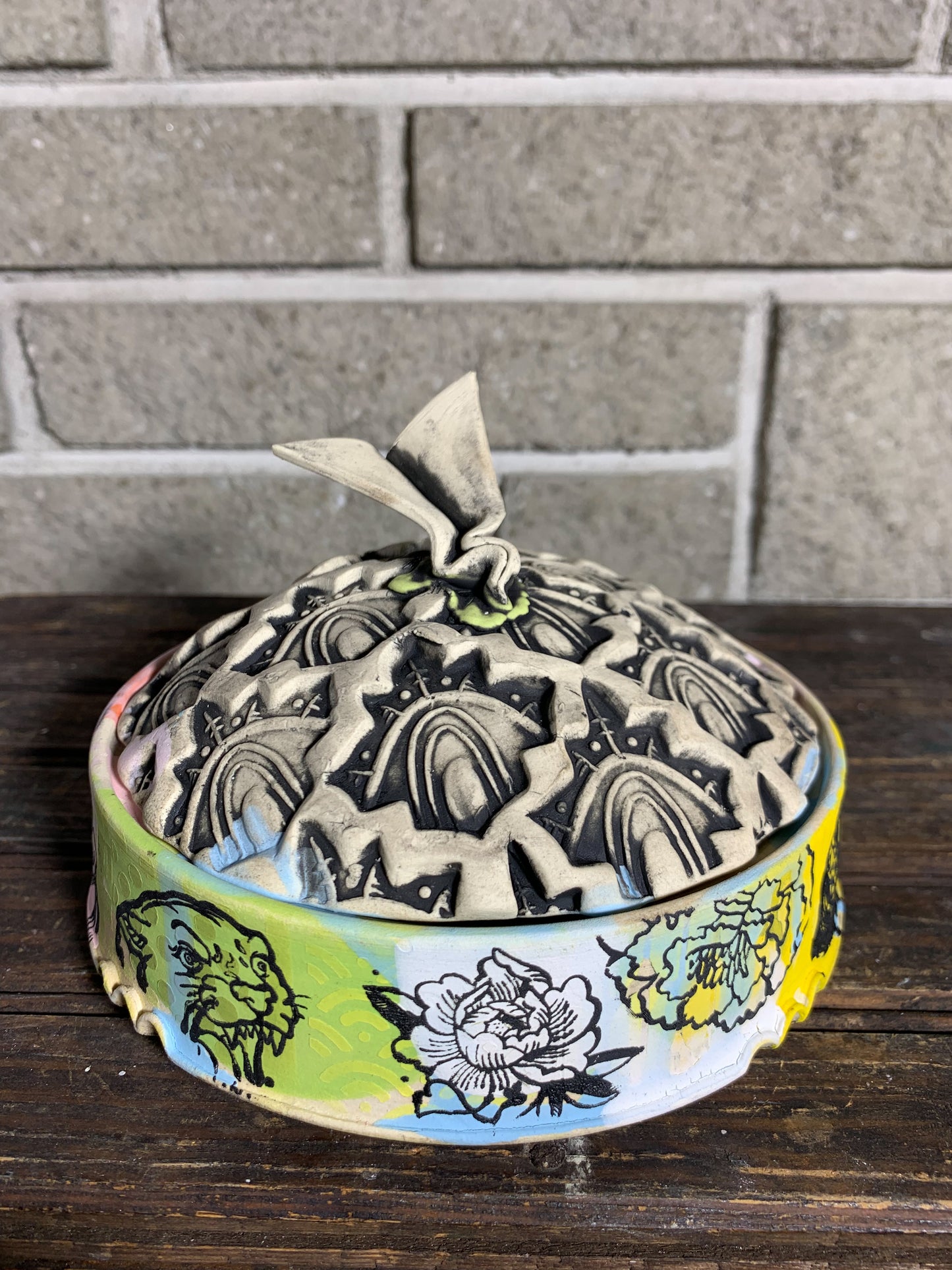 6” lidded ash tray