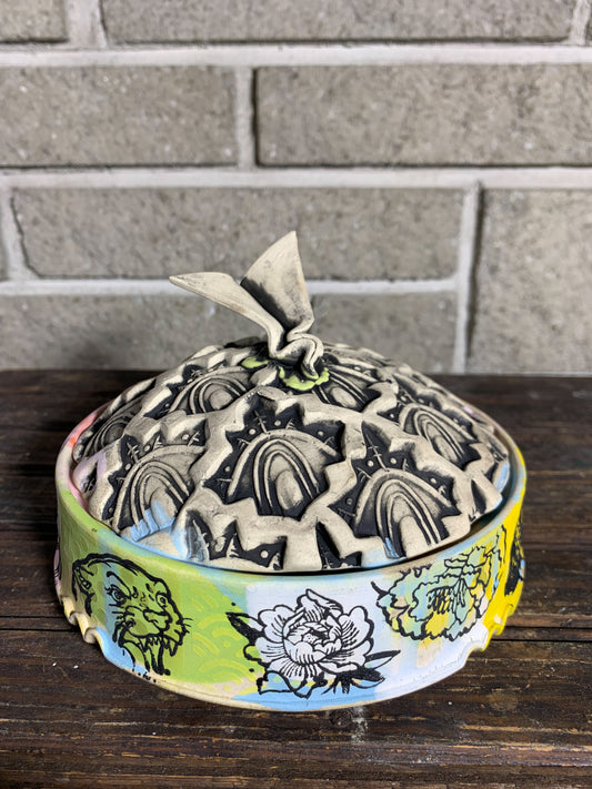 6” lidded ash tray