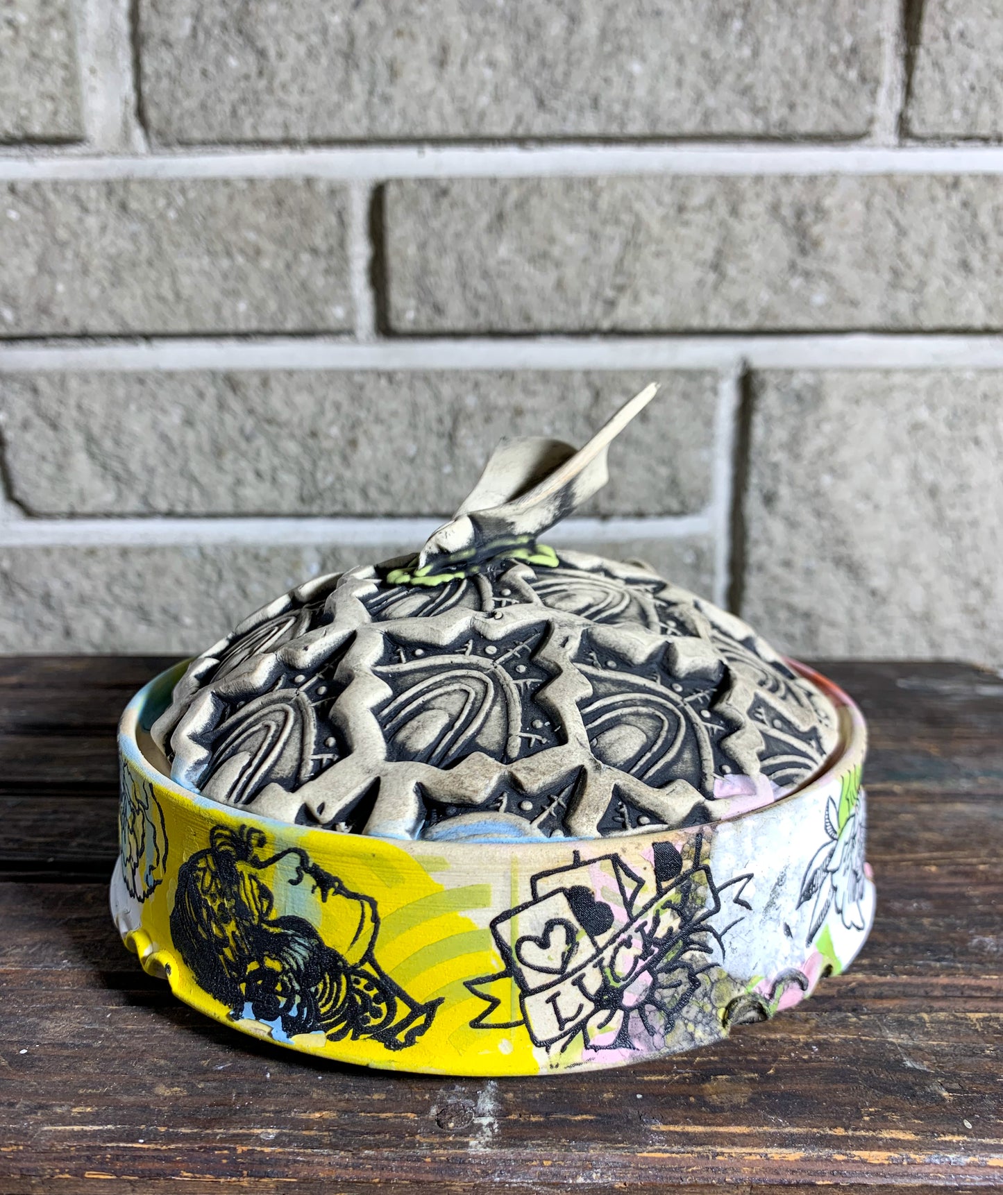 6” lidded ash tray