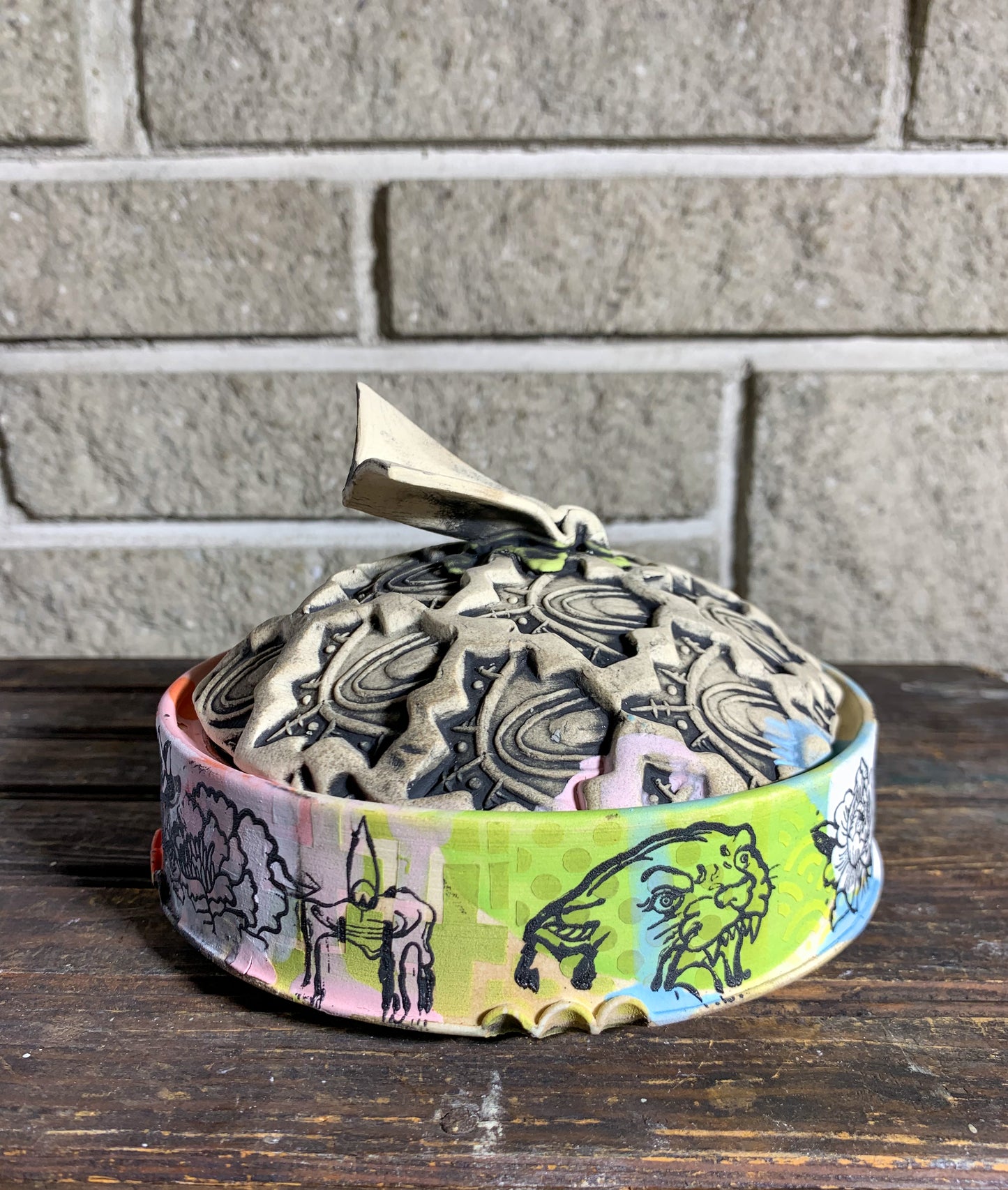 6” lidded ash tray